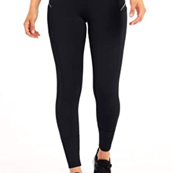 love this product 25'' Black High-Rise Pocket Flat Waist Crop Leggings - Women - Picture 3 of 4
